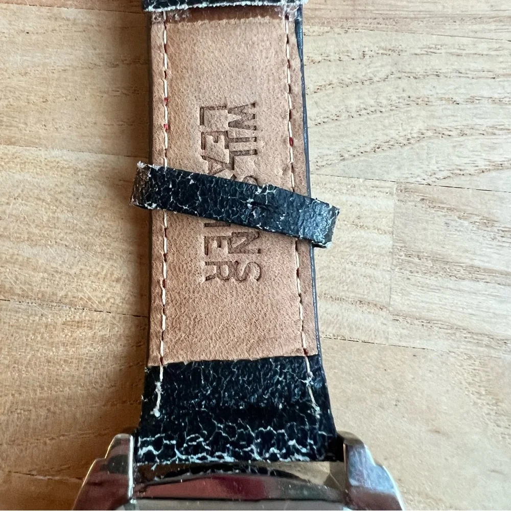 Vintage style Wilson’s leather silver tone black leather watch NEW BATTERY
